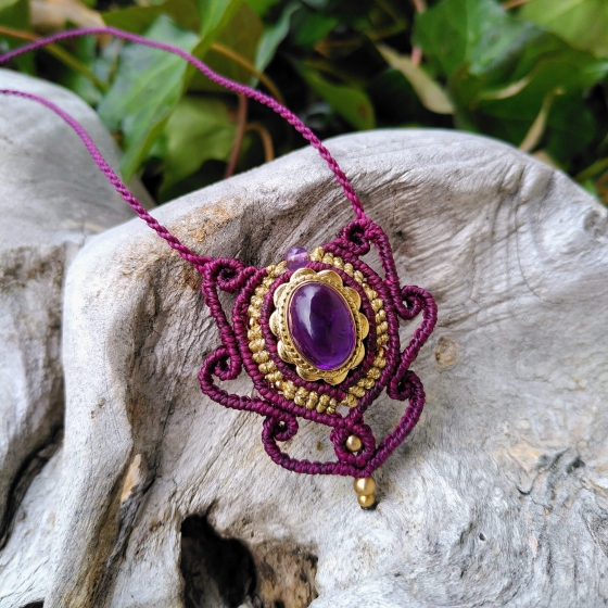 Amethyst – Kleine Halskette aus Mikro-Makramee – Wave
