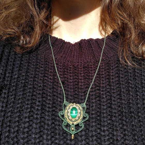 Malachit – Kleine Halskette aus Mikro-Makramee