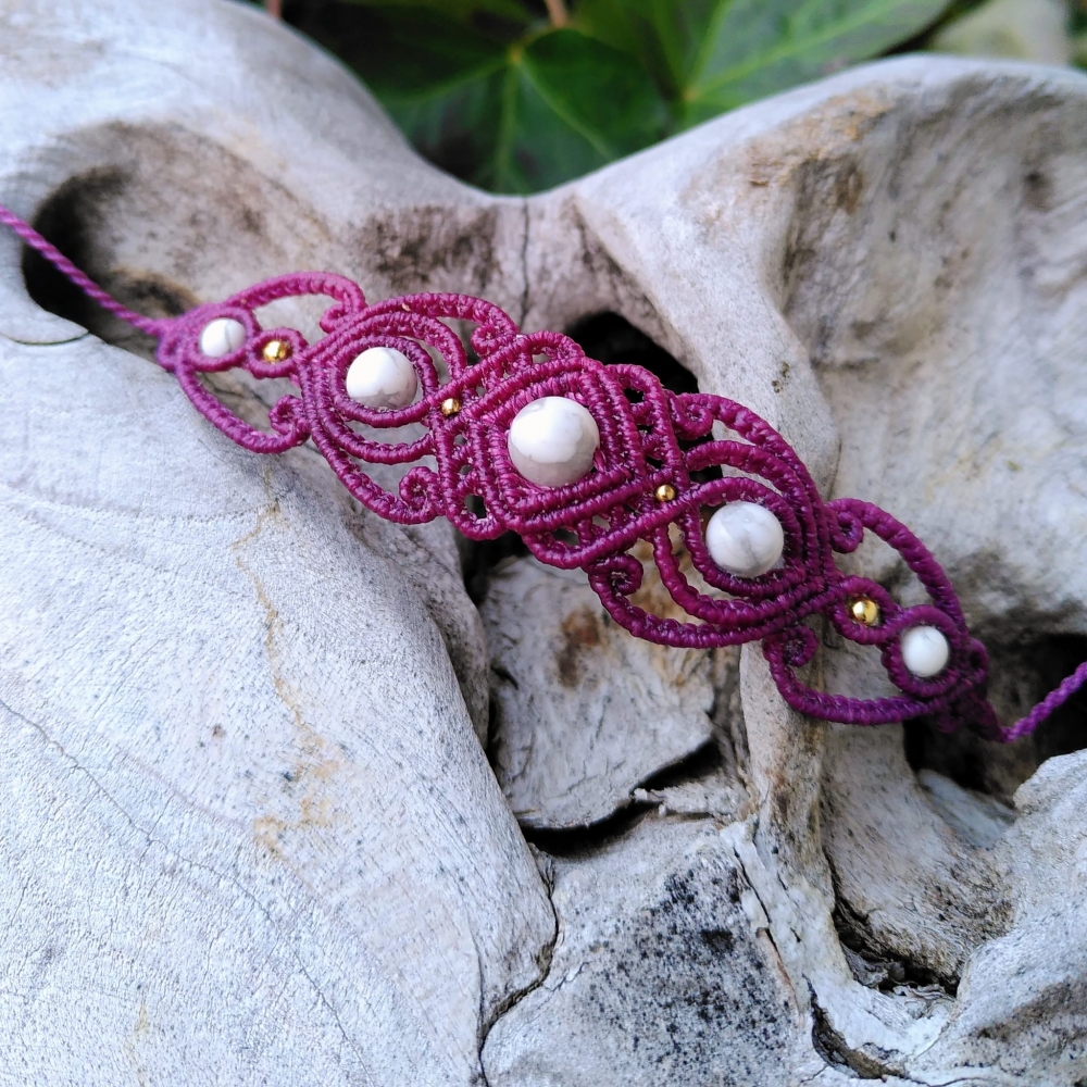 Howlite - Bracelet boho en micro-macramé home made - Paix