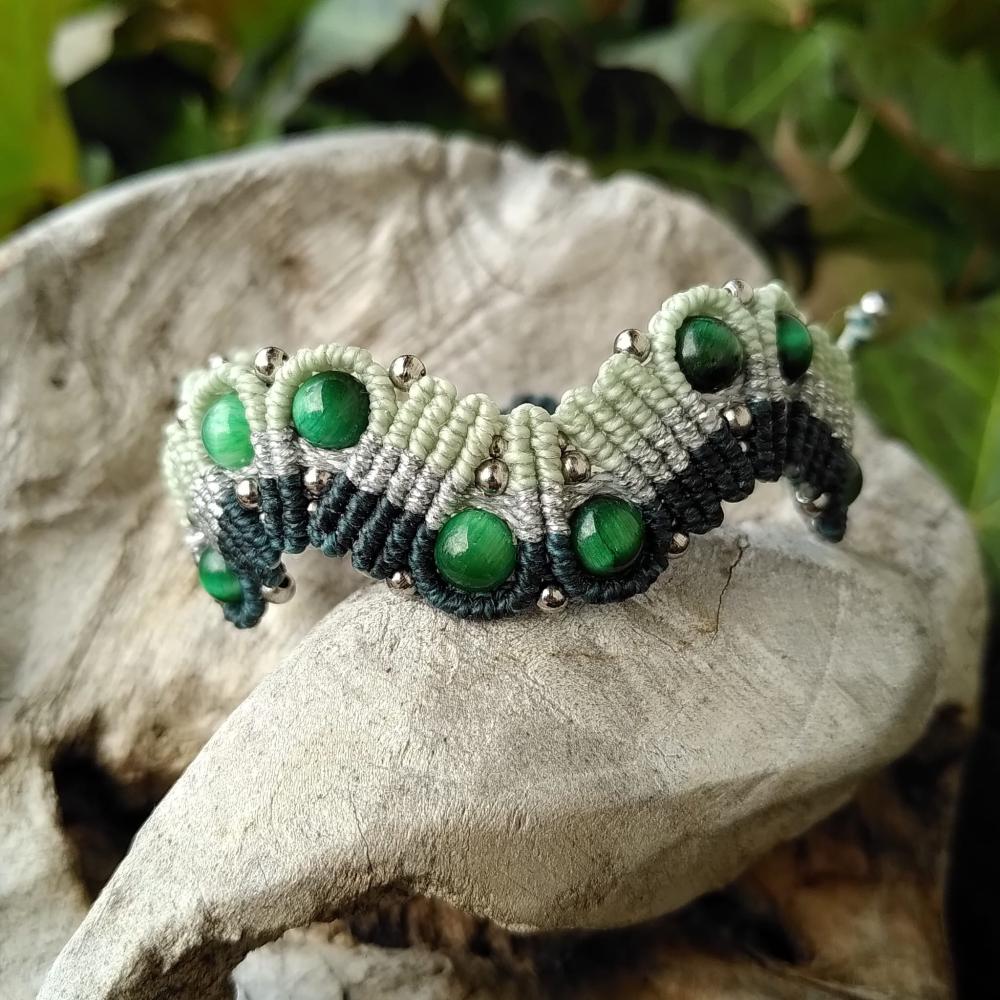 Tigerauge grün gefärbt - Armband Mikro-Makramee Shell