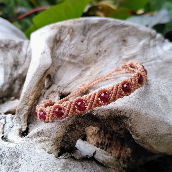 Granat 4 mm – Armband aus Mikro-Makramee