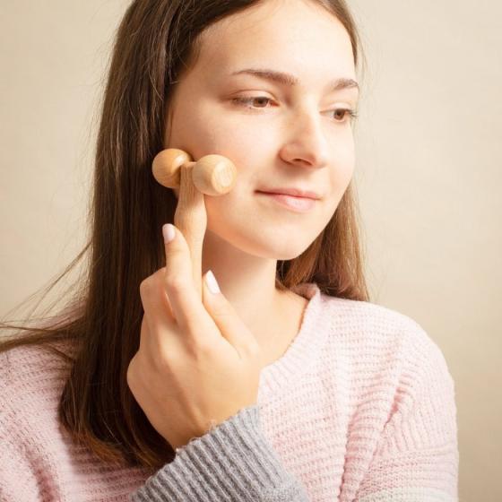 Ensemble de massage corporel en bois Gua Sha Derma Roller pour visage, cou, épaules, bras, main - Tuuli