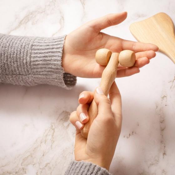 Gua Sha-Derma-Roller-Massageset aus Holz für Gesicht, Hals, Schultern, Arme und Hände - Tuuli