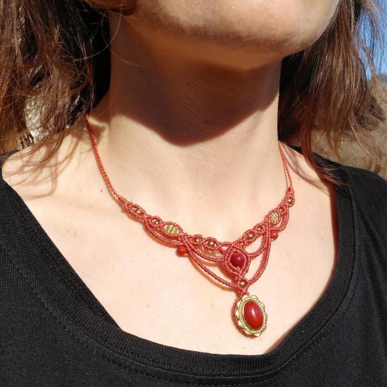 Roter Jaspis - Mikromakramee-Halskette