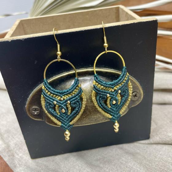 Ohrringe aus Mikro-Makramee in Entengrün und Senfgelb – Handgefertigter Schmuck