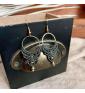 Boucles d’oreilles artisanales en micro-macramé vert fougère
