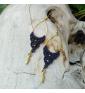 Boucles d’oreilles artisanales en micro-macramé bleu foncé