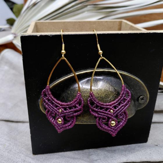Ohrringe aus lila Mikro-Makramee – Handgefertigter Schmuck