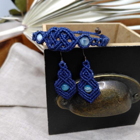 Agate bleue – Parure en micro-macramé bleu foncé – Bijoux artisanaux