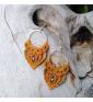 Ohrringe aus Mikro-Makramee in Senfgelb und Mandarine – Versilbertes Messing – Handgefertigter Schmuck