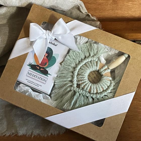 Geschenkset Makramee-Diffuser & „Meditation“ Duftmischung – Goloka ätherische Öle