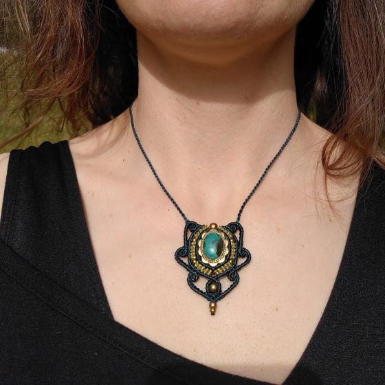 Türkis – Kleine Halskette aus Mikro-Makramee