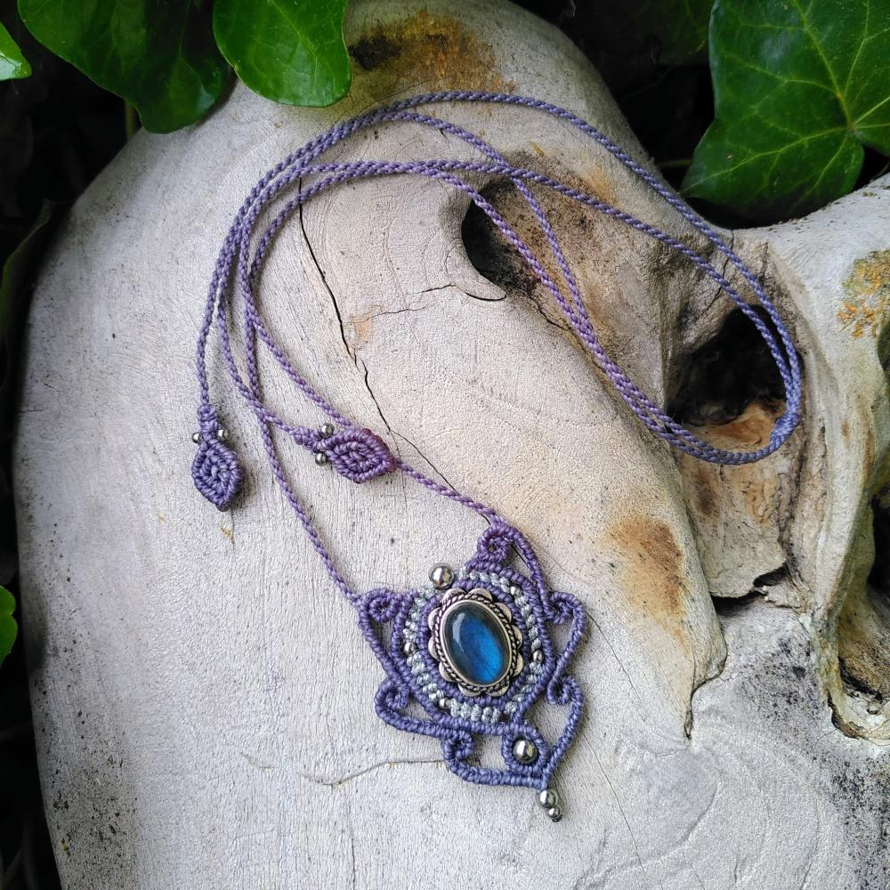 Labradorite - Petit collier en micro-macramé