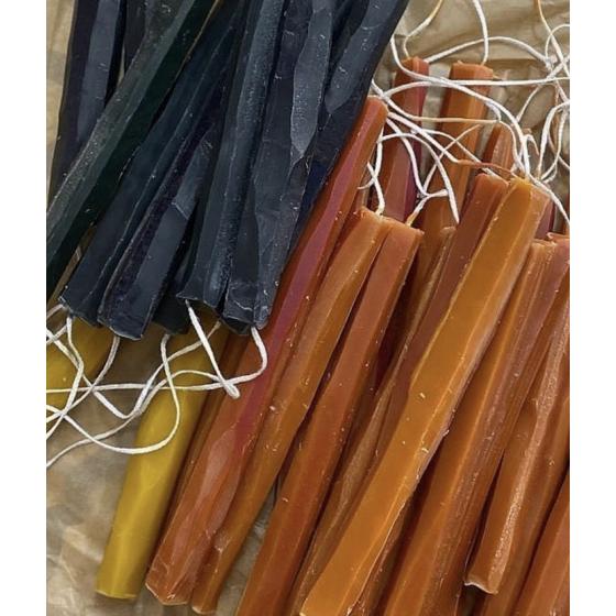Bougie artisanale en cire d'abeille brute – 20 cm