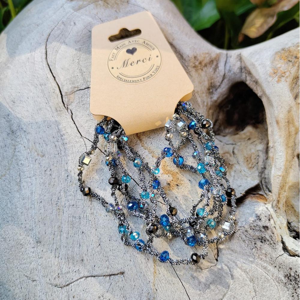 Handgefertigte Halskette / Armband in Silberoptik mit blauen Reflexen – Unikat