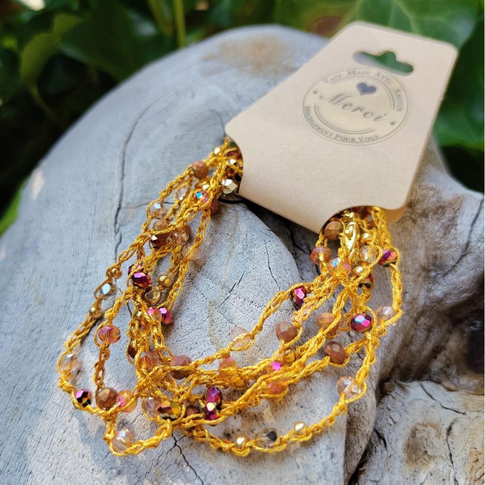 Handgefertigte Halskette / Armband in Goldoptik mit champagnerfarbenen und rosigen Reflexen – Einzelstück