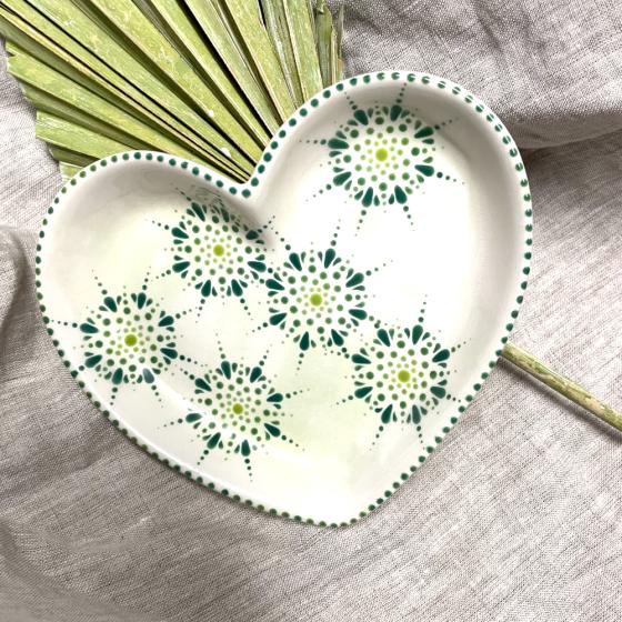 Assiette cœur en céramique peinte à la main – Mandala végétal