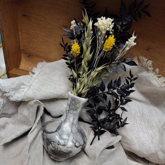 Vase en céramique peint à la main avec bouquet de fleurs séchées – Pièce unique – 13 cm