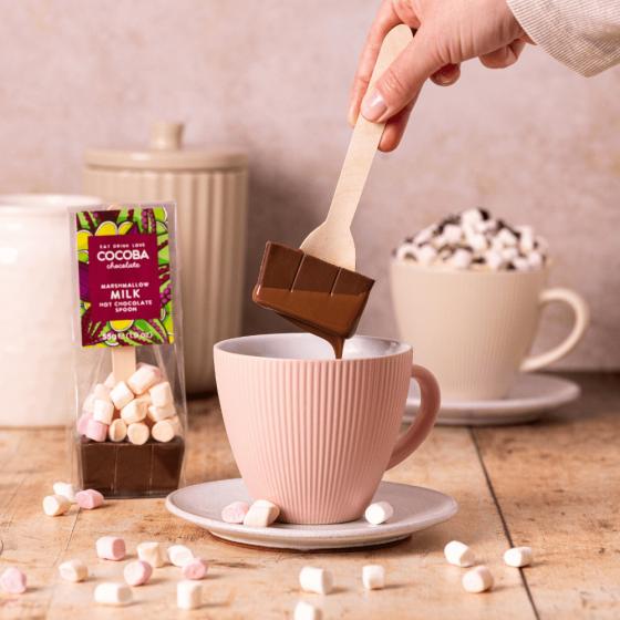 Trinkschokoladen-Löffel mit Milchschokolade & Marshmallows