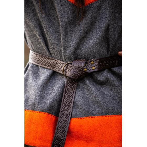Ceinture Celtique Kendell – Cuir Embossé à Motifs Entrelacés et Boucle Anneau