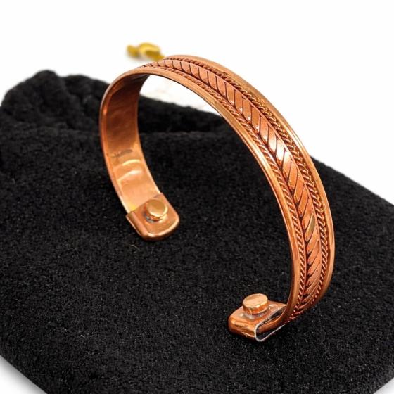 Bracelet Jonc en Cuivre à Motif Tressé – Om Namah Shivaya – Fait Main