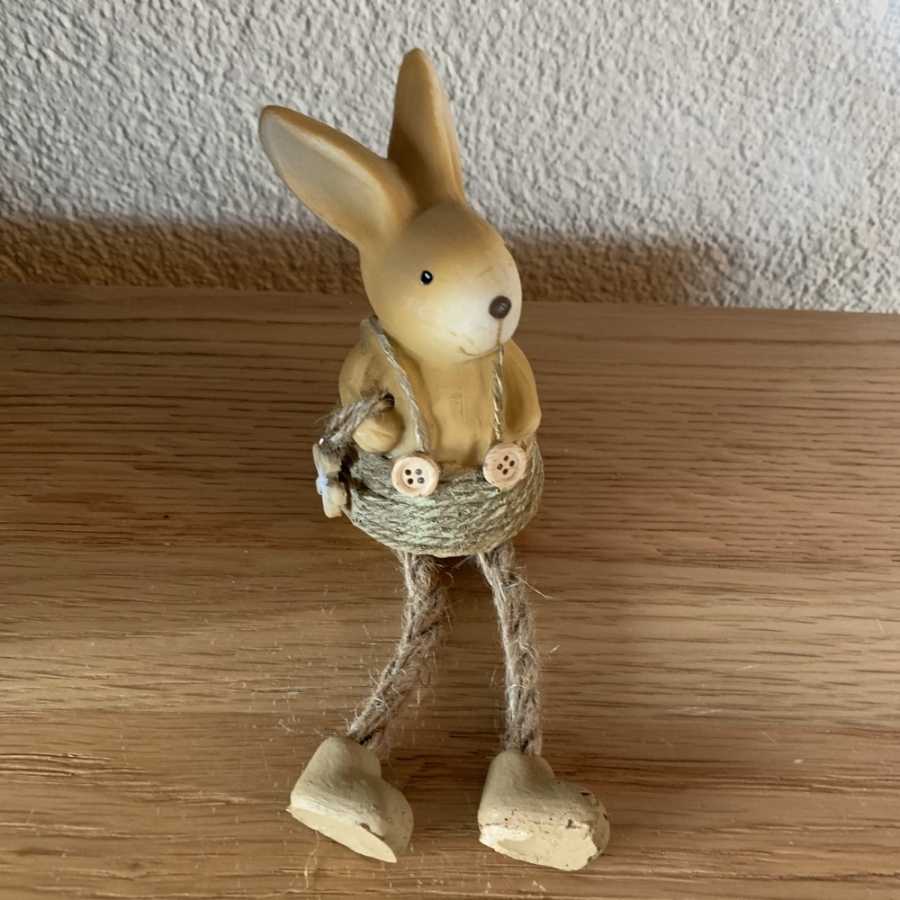 Lapin assis en résine