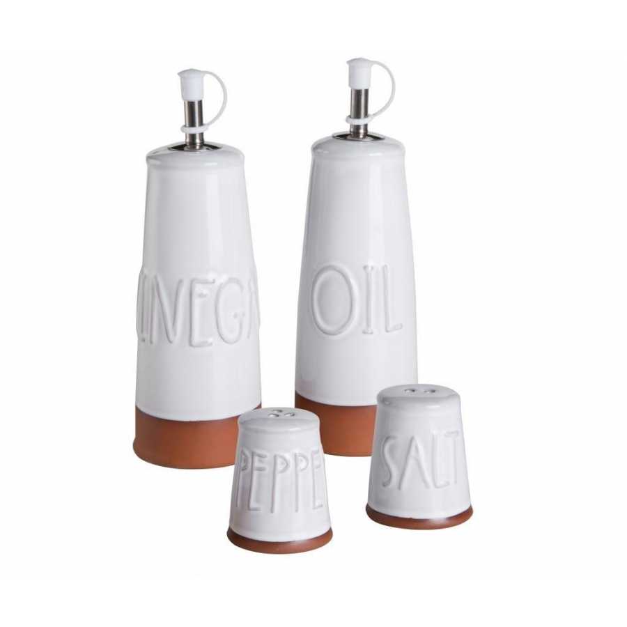 Ensemble vinaigre, huile, sel et poivre