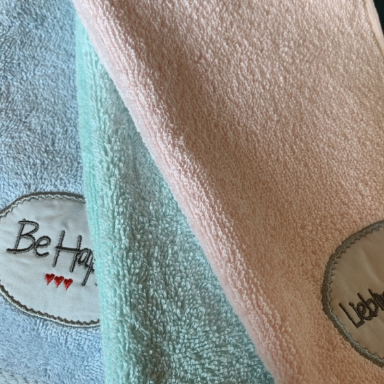 Handtuch "Be Happy" hellblau