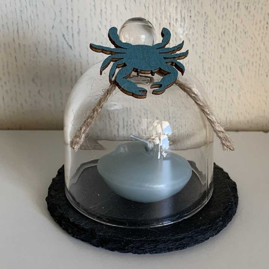 Petite cloche en verre avec décorations thème marin.