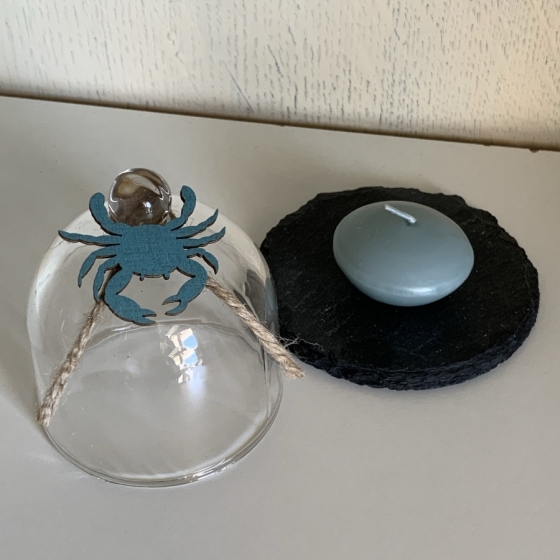 Petite cloche en verre avec décorations thème marin.