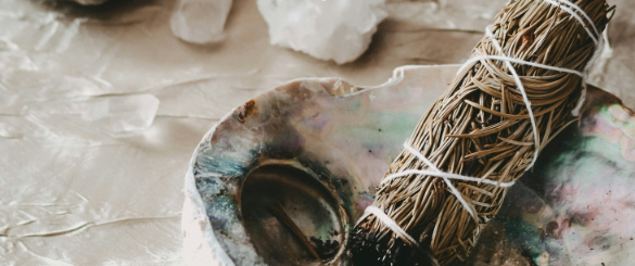Bougies, encens et rituels